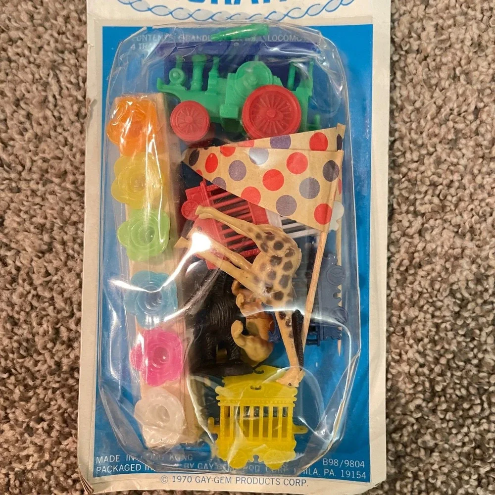 Vtg circus rainbow zoo Plastic Flowers Birthday Cake Candle Holders Cake Toppers